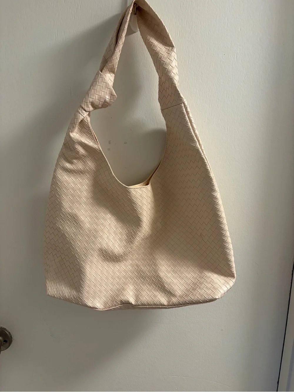 Women’s Woven Shoulder Bag in Cream